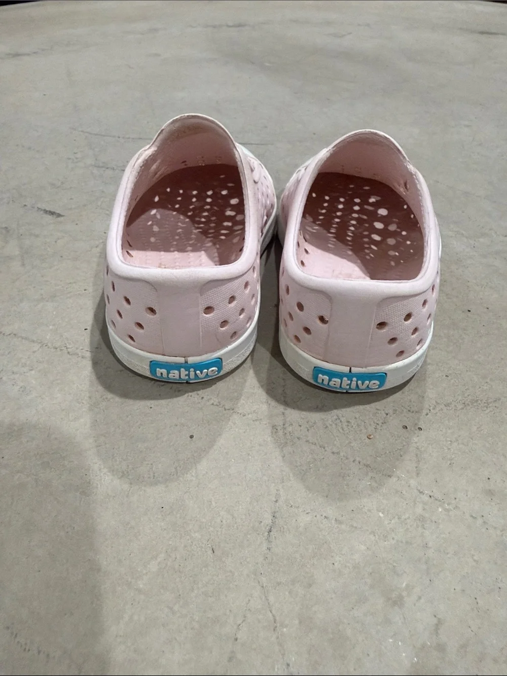 Native Toddler Water Shoes in Light Pink Size 5/5c